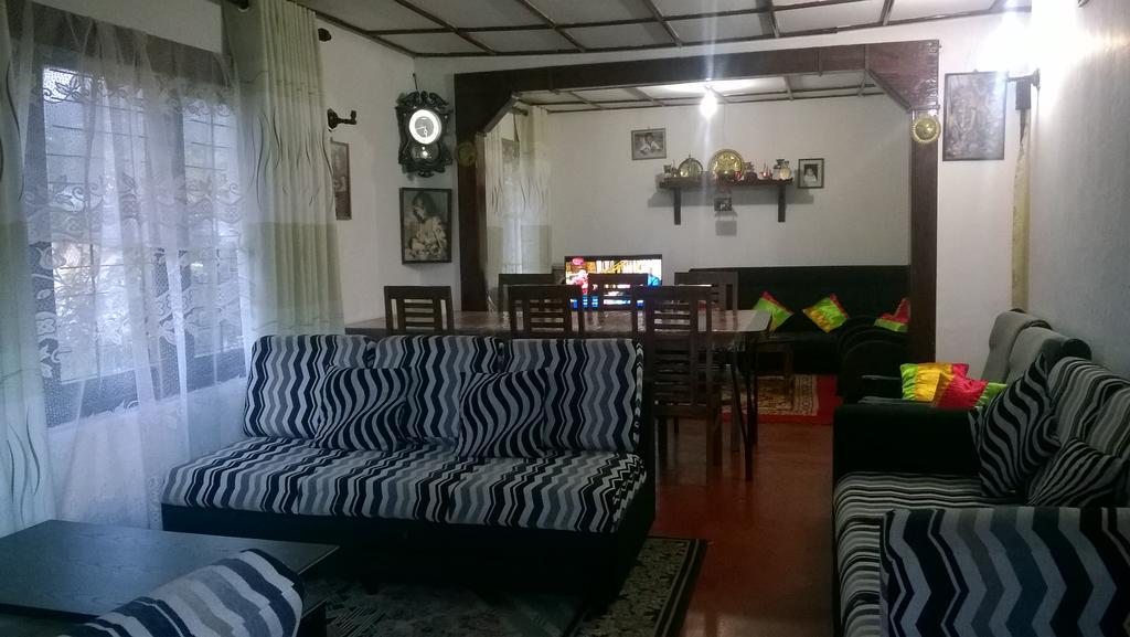 Srihelyes Inn นูวาราเอลิยา ภายนอก รูปภาพ
