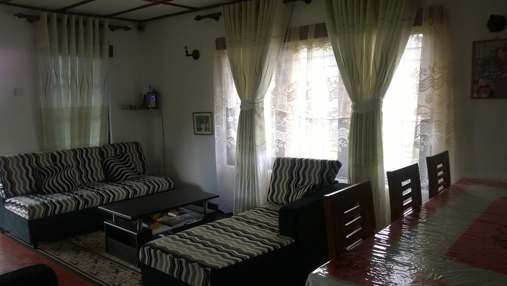 Srihelyes Inn นูวาราเอลิยา ภายนอก รูปภาพ